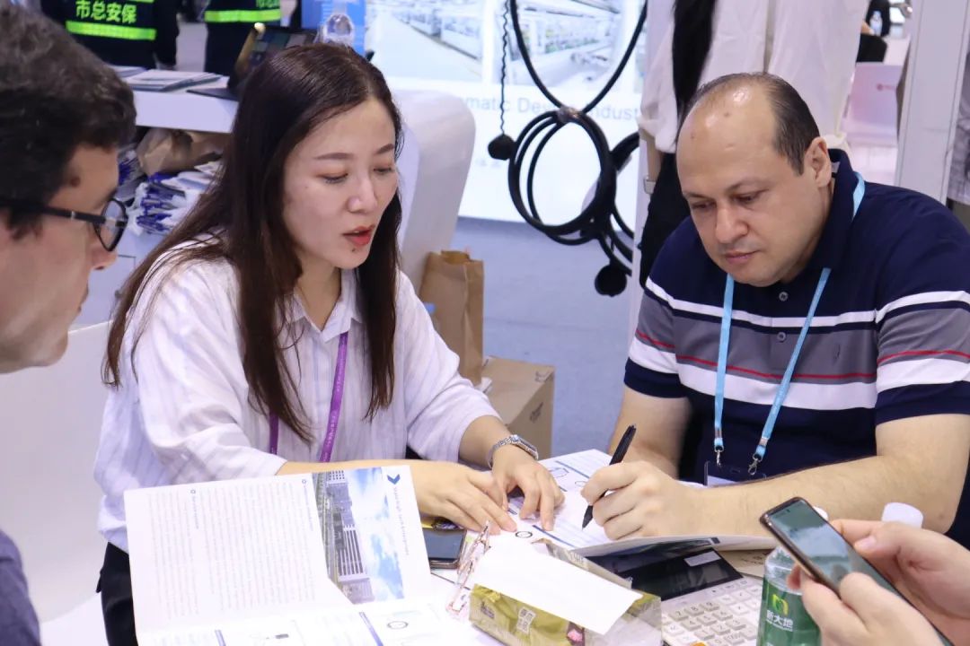 市长戴旭强聆听了pc加拿大2.8预算
